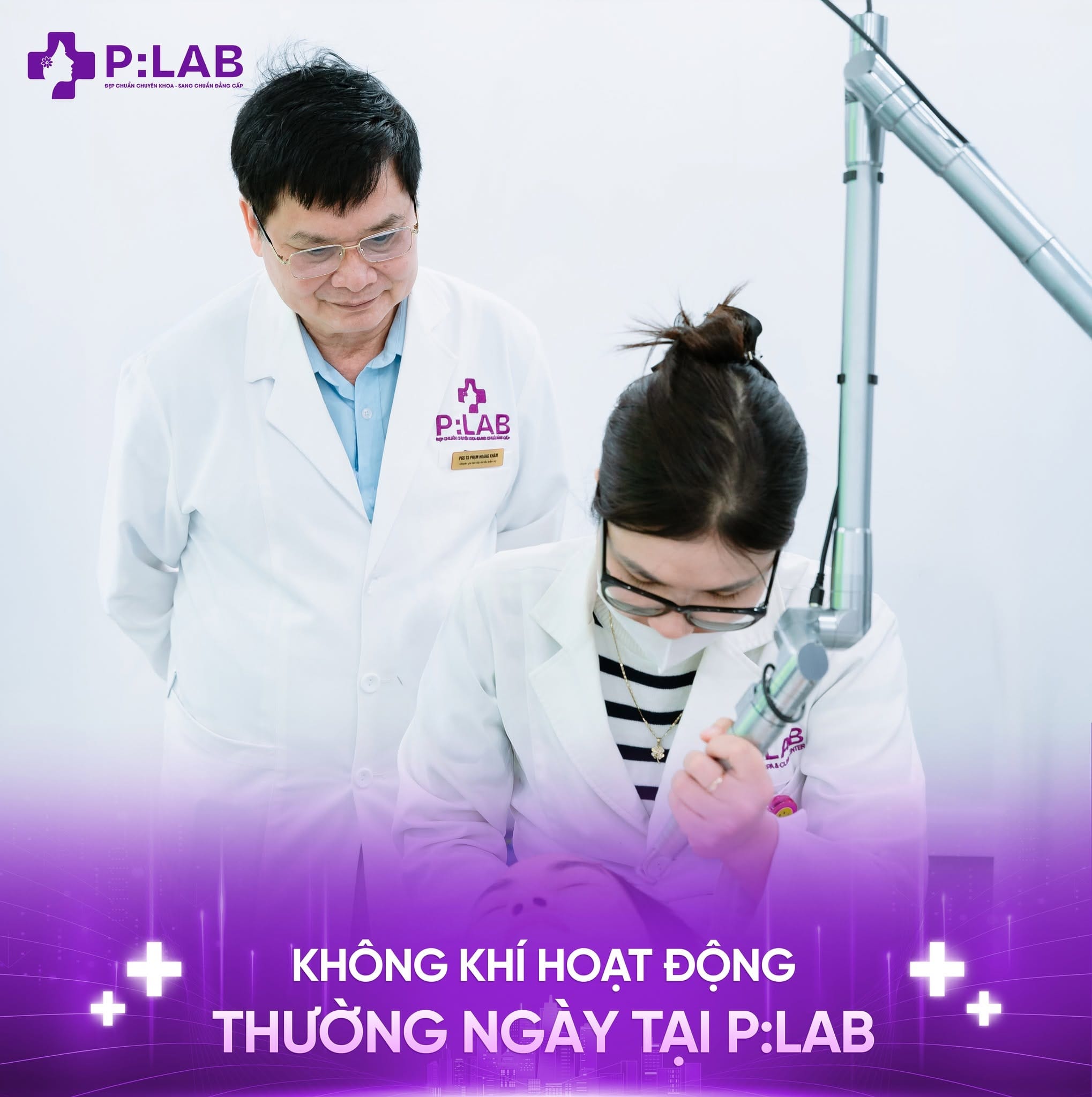 Bác sĩ da liễu P:LAB thăm khám nám chân đinh cho khách